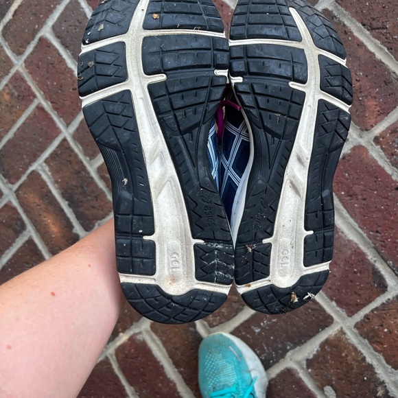 ASICS shoes - Picture 3 of 3